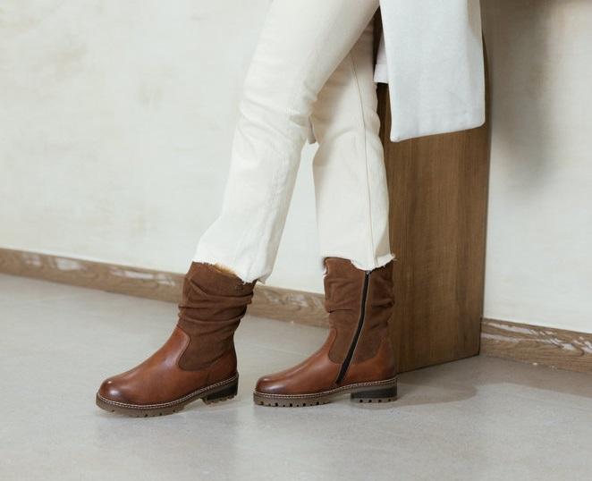 Сочетание замши и кожи в сапогах